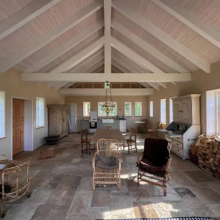 Historic House By The Elbe River *