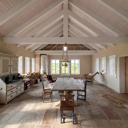 Historic House By The Elbe River Nyaraló