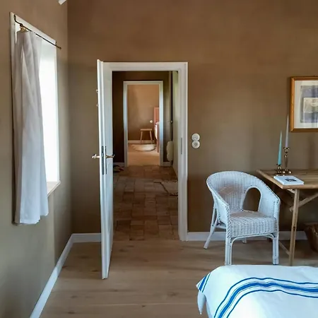 Historic House By The Elbe River *