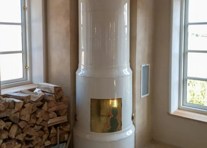 Historic House By The Elbe River *